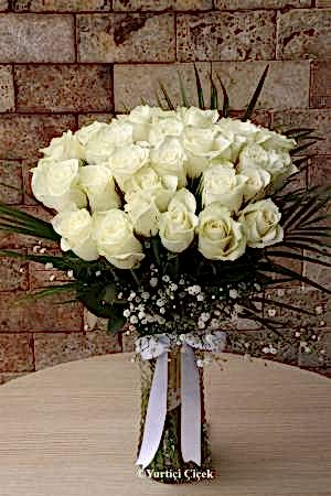 Vazoda 25 Beyaz Gül