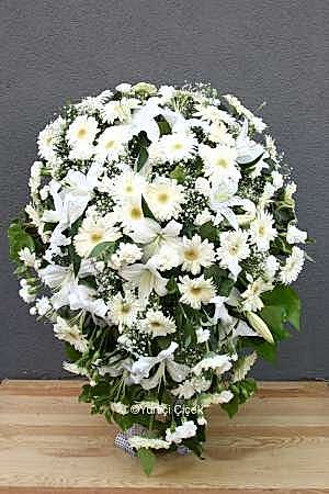 Bembeyaz Çiçeklerden Ferforje