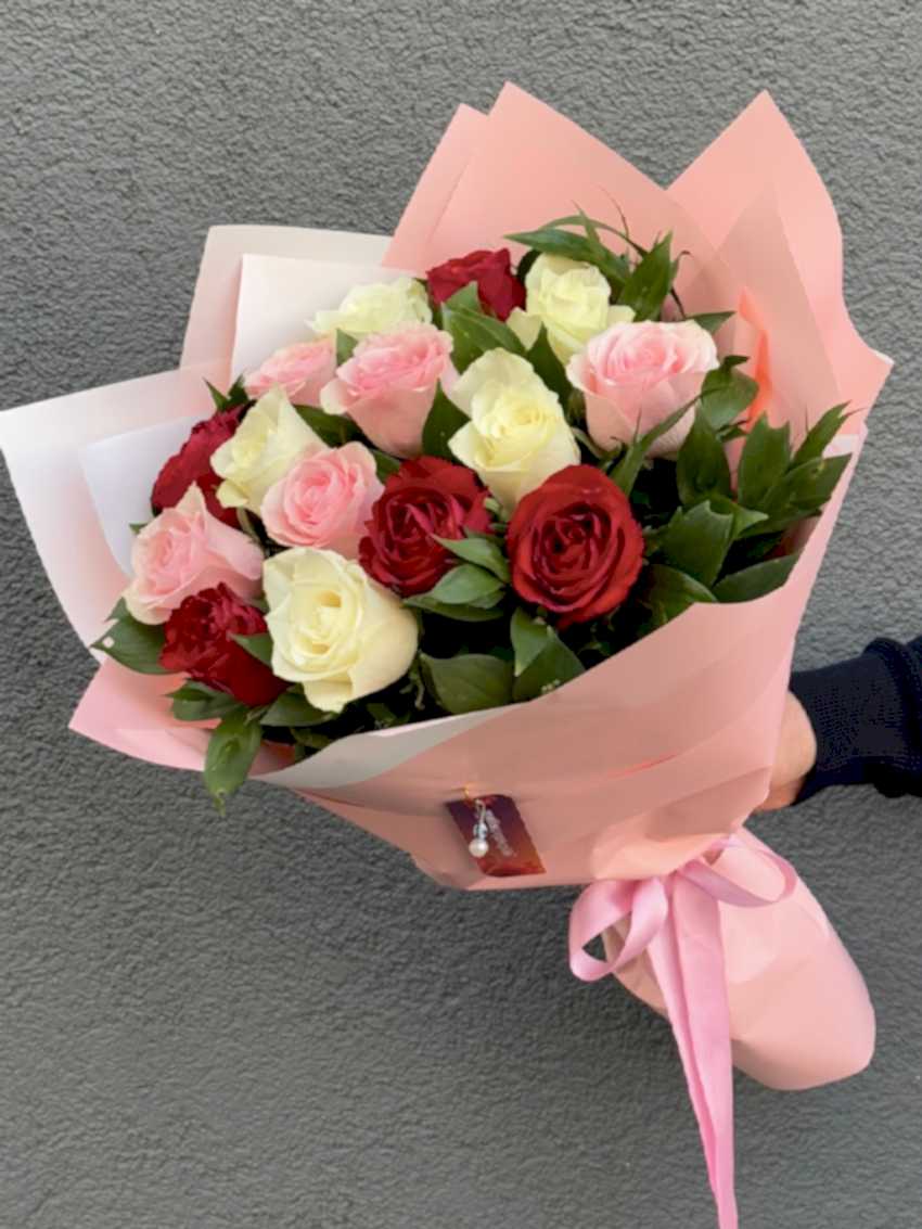 15 Renkli Gül Buketi