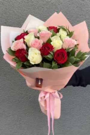 15 Renkli Gül Buketi