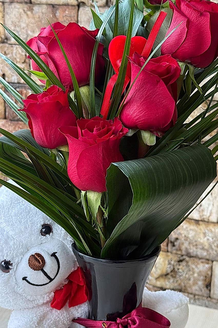 Vazoda Gül ve Ayıcık